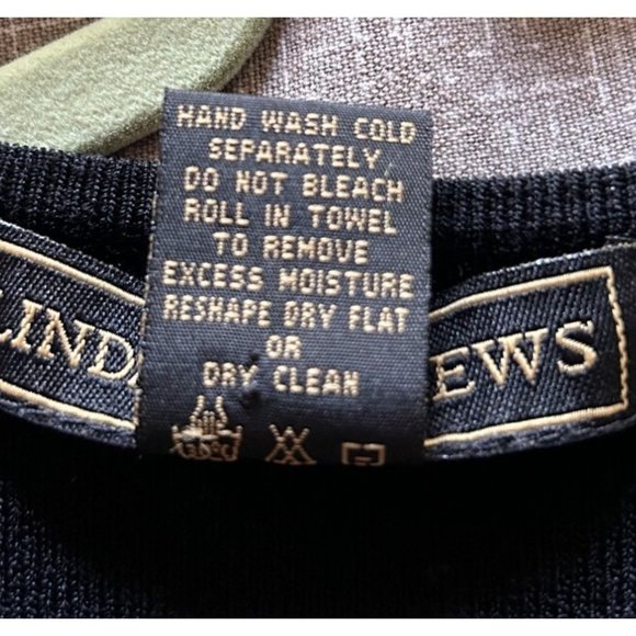 Linda Matthews Women's Black Beaded Trim Sleeveless Top Size Medium - Picture 8 of 8